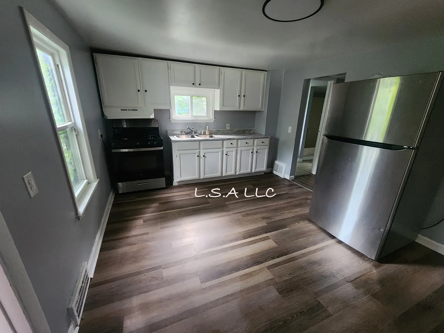 3 bed, 1.5 bath, 1890 sqft, $1,600 — Photo 2