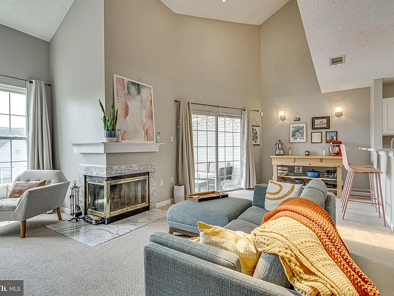 273 S Pickett St #401 — Photo 3