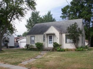 916 3rd St SW, Waseca, MN 56093