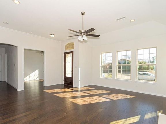 3rd image of 1213 W Park Dr