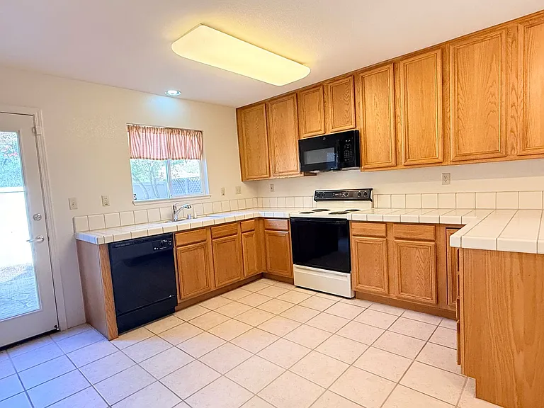 1126 Vista Pointe Cir — Photo 20