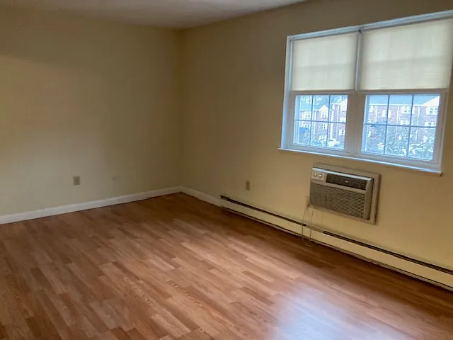 2 bed, 1000 sqft, $1,825 — Photo 3