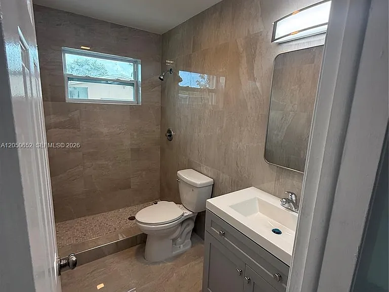 2100 N 52nd Ave — Photo 28