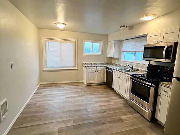 4th image of 610 Washington Ave #A
