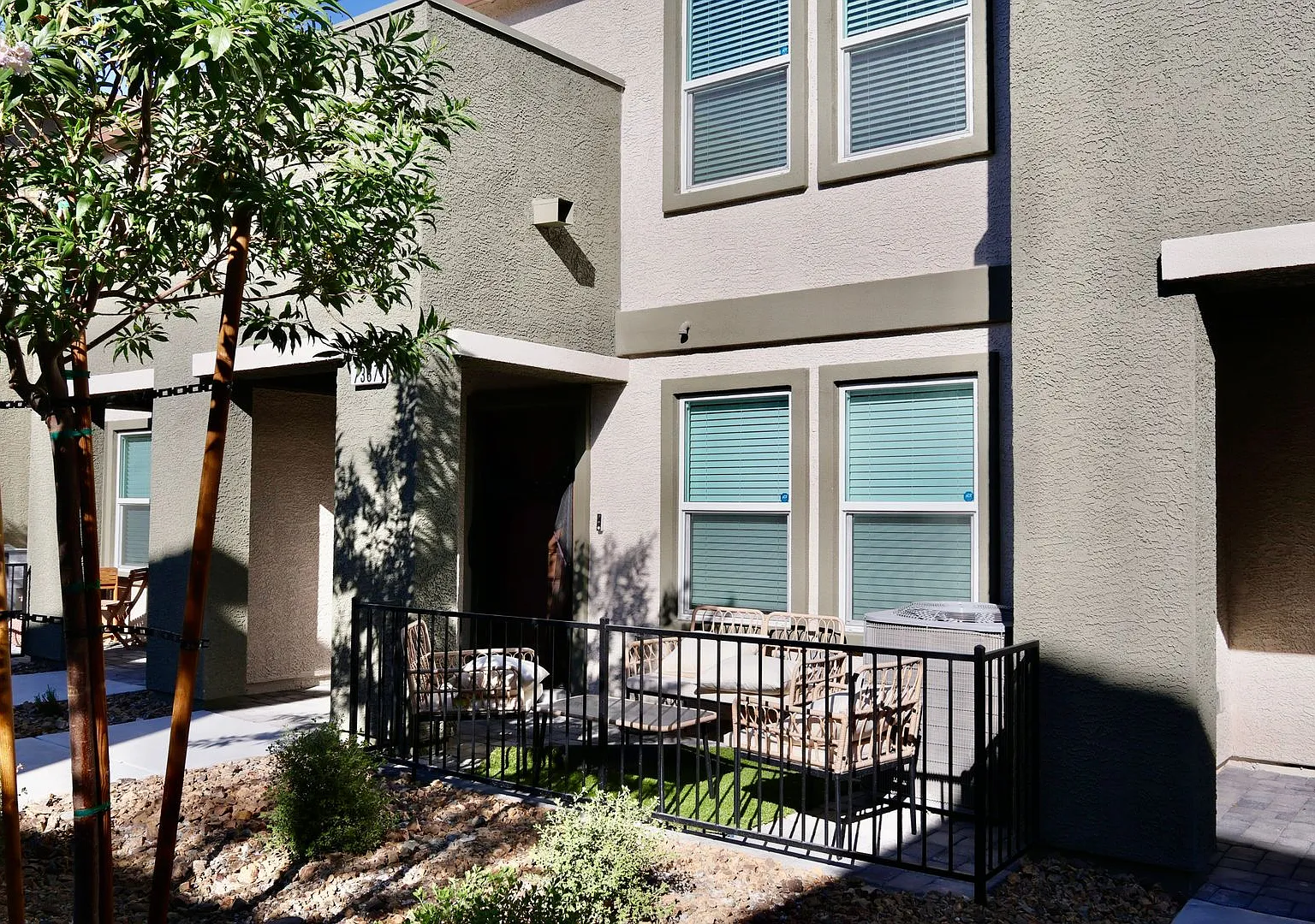 Beautiful 3-Bedroom Townhome in Villages at Tule — Photo 3
