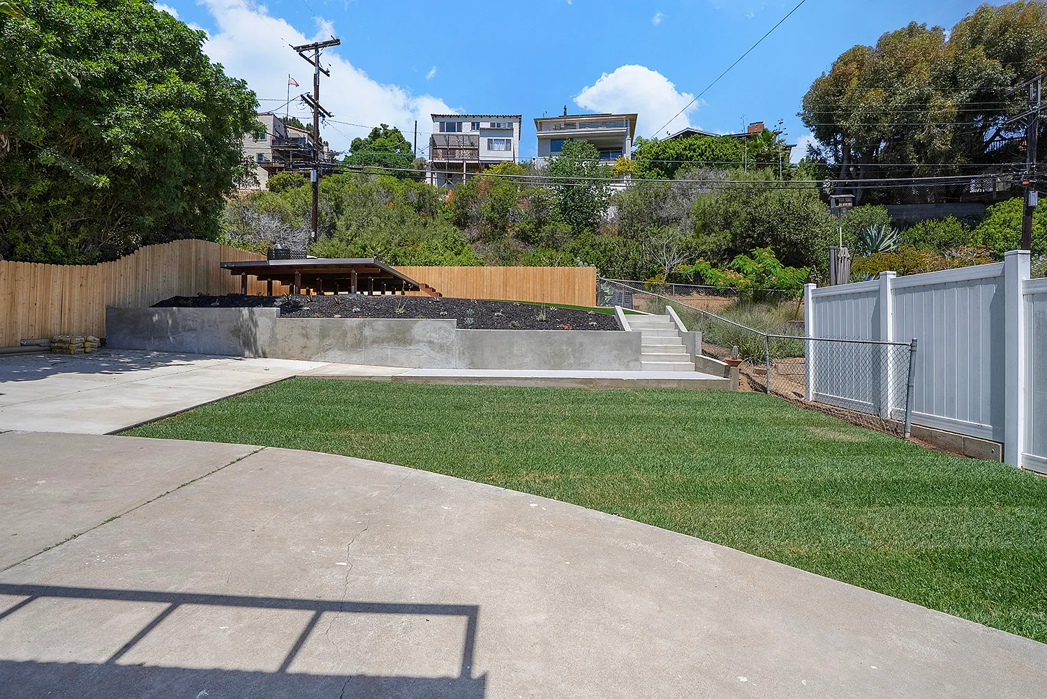 3 bed, 1100 sqft, $5,500 — Photo 2