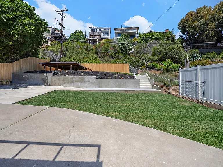 3296 Talbot St — Photo 9