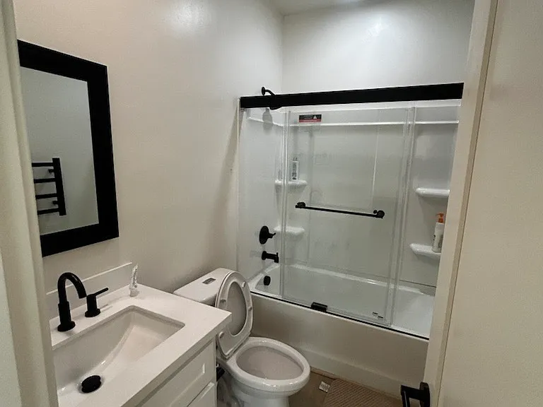 810 Victorian Aly #B — Photo 6