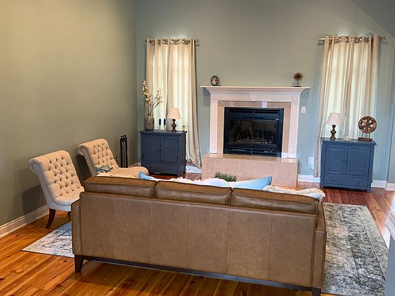 Family Room w/ fireplace