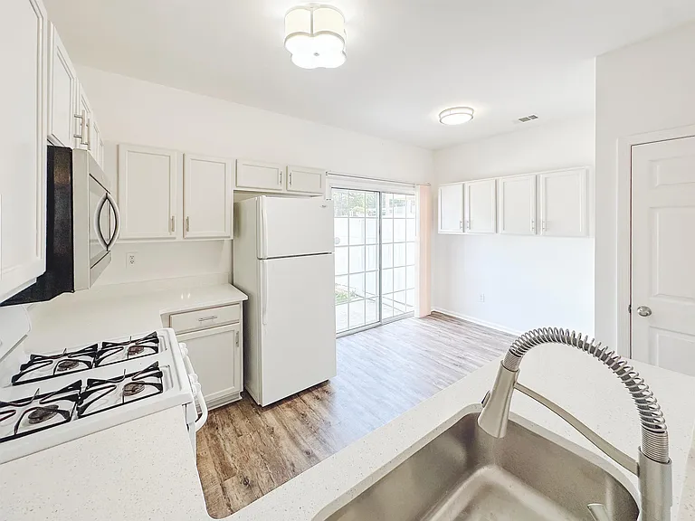 3247 Hidden Cove Cir — Photo 8