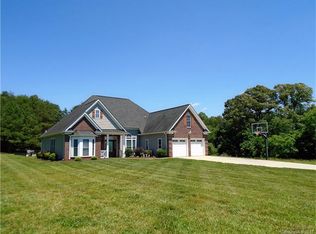 2460 Mintew Cir, Lincolnton, NC 28092