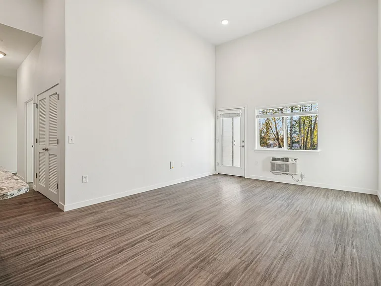 Pacific Ridge Apartments — Photo 10
