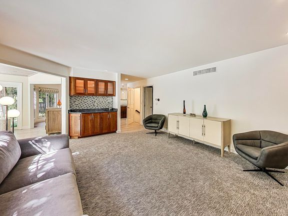 5th image of 4408 Thornbury Dr E