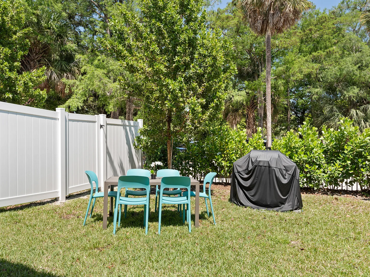 4 bed, 2.5 bath, 1722 sqft, $4,250 — Photo 1