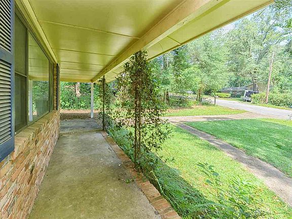 2nd image of 1907 Sunset Ln