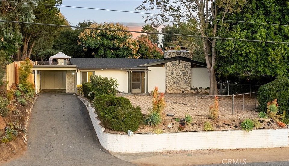 1st image of 314 Calle De La Paloma