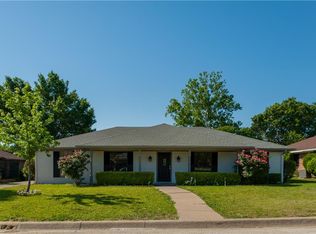 1317 Country Manor Rd, Fort Worth, TX 76134