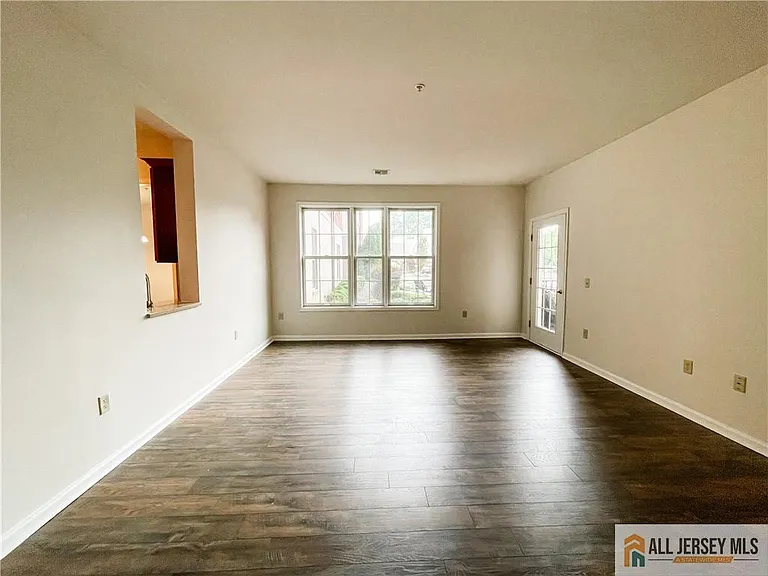 105 Regency Pl — Photo 11