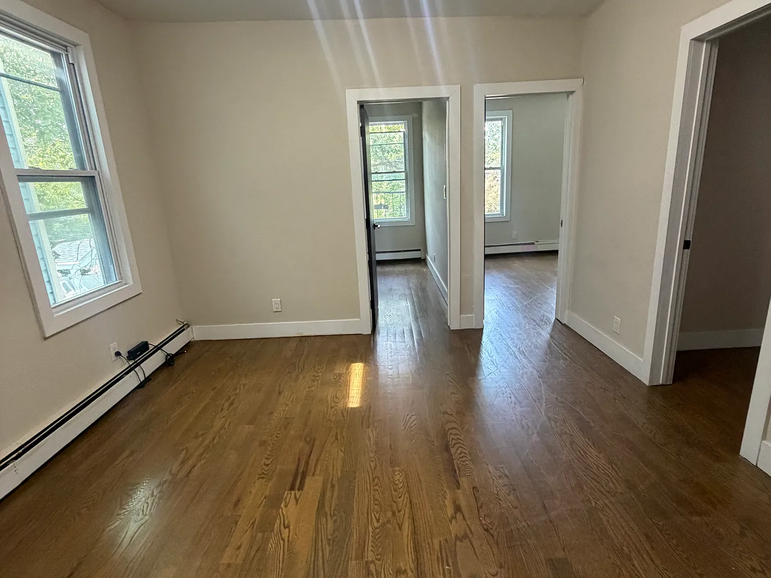 4 bed, 1100 sqft, $3,200 — Photo 3
