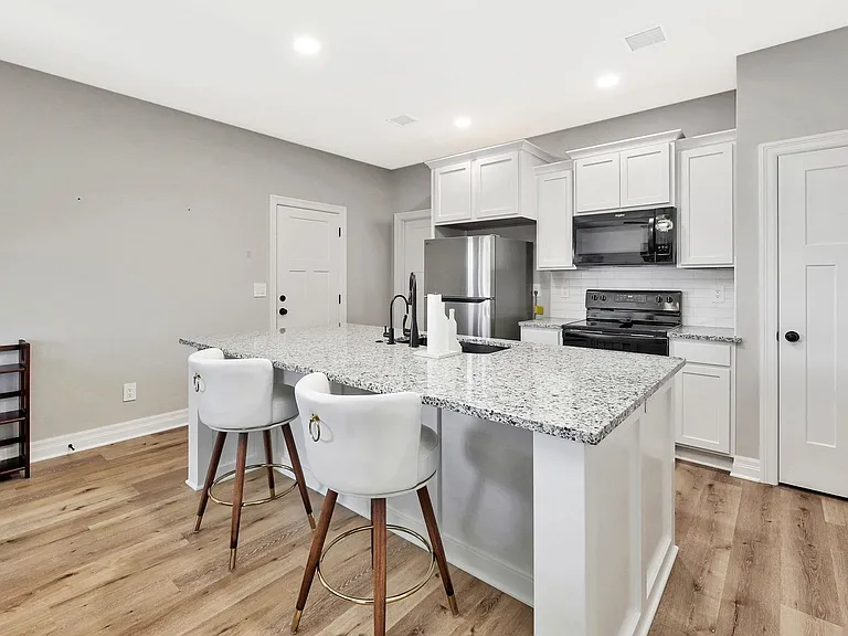 932 N Cloverleaf St — Photo 11