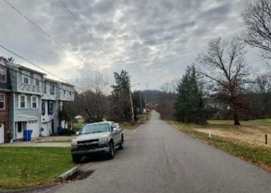 Exterior Neighborhood (street photo)