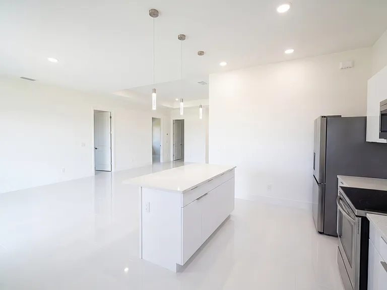 2726 NW 41st Pl — Photo 8