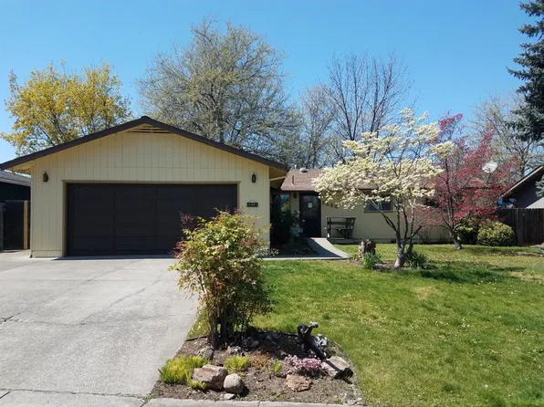 1228 Douglas St, Medford, OR 97501