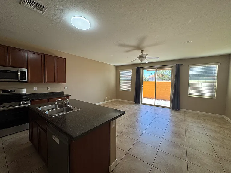1143 E Cedar St — Photo 6