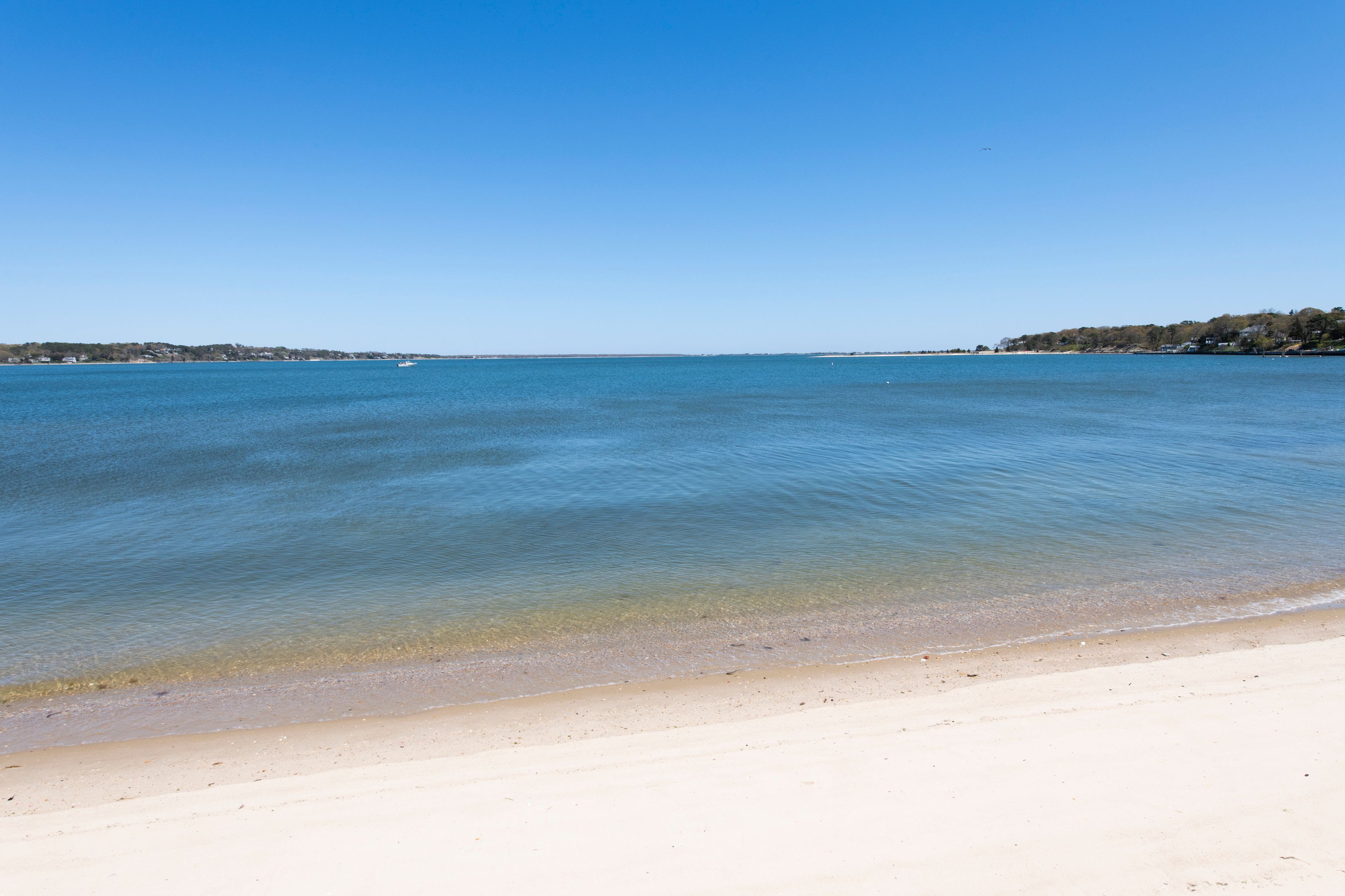 49 Canoe Place Rd Apt 214 in Hampton Bays Out East