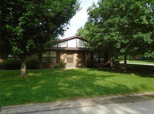 513 Red Bud Ln APT D, Troy, IL