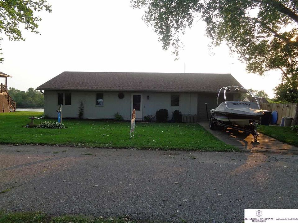 1st image of 16119 Middle Island Dr