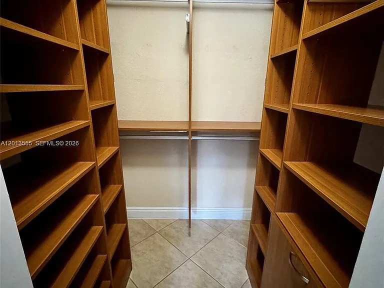 1460 NE 18th St #213 — Photo 5