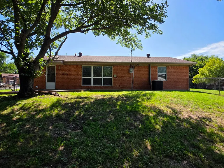 6251 Shadydell Dr — Photo 22