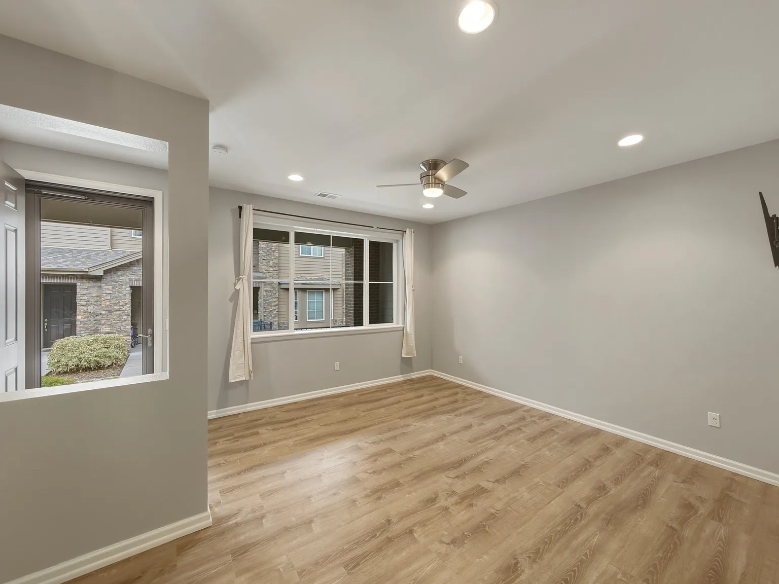 3 bed, 1588 sqft, $3,000 — Photo 3