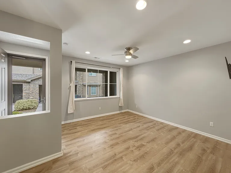562 E Dry Creek Pl — Photo 3