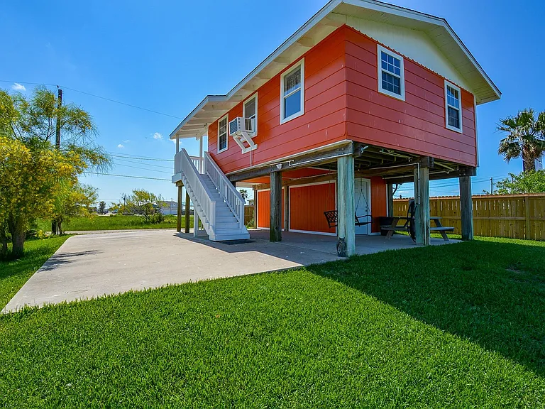 7120 E Hunter Dr — Photo 1