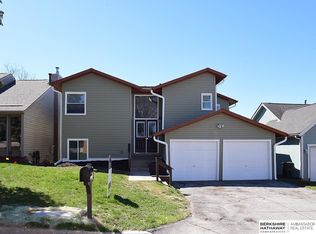 8217 Read St, Omaha, NE 68122