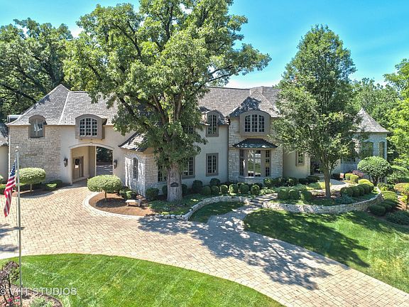 2nd image of 404 Forest Ln