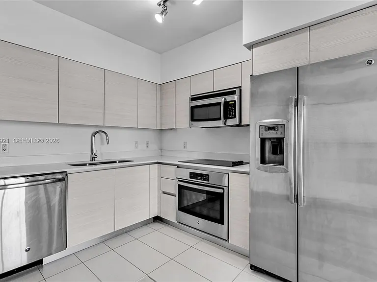 4250 Biscayne Blvd #914 — Photo 2