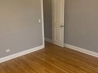 222 N Kilbourn Ave #3S, Chicago, IL 60624