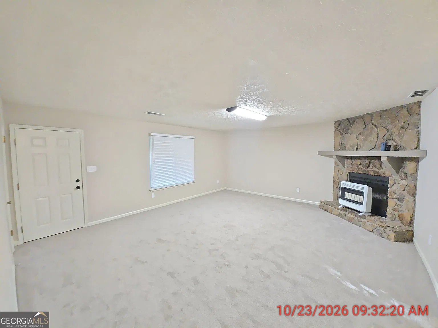 3 bed, 2.0 bath, 1560 sqft, $1,950 — Photo 3