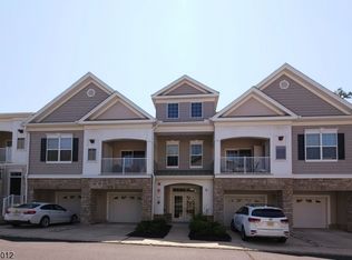 106 Stone Creek Ct, Hanover Twp, NJ 07981