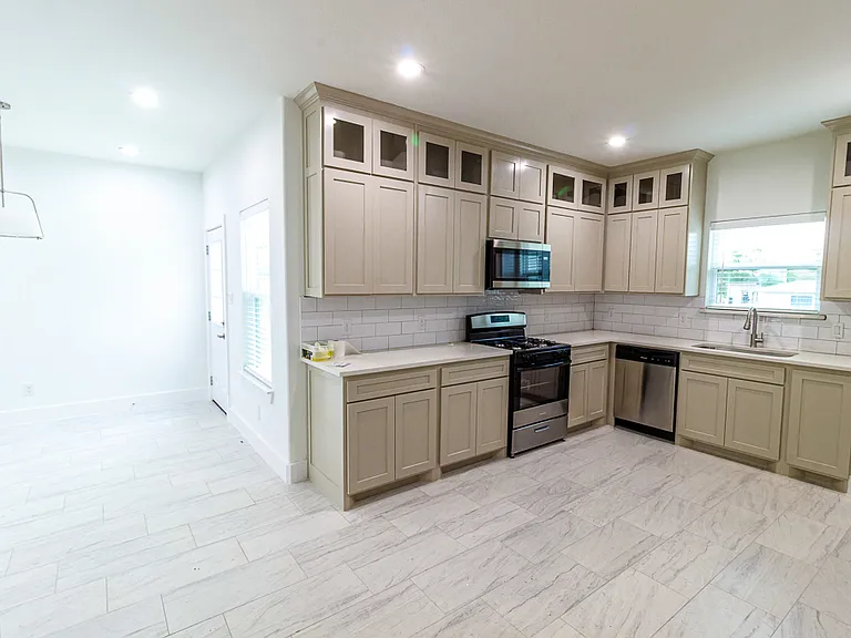 536 Highview Ct — Photo 19