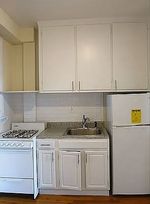 5th image of 1606 1st Ave #2E