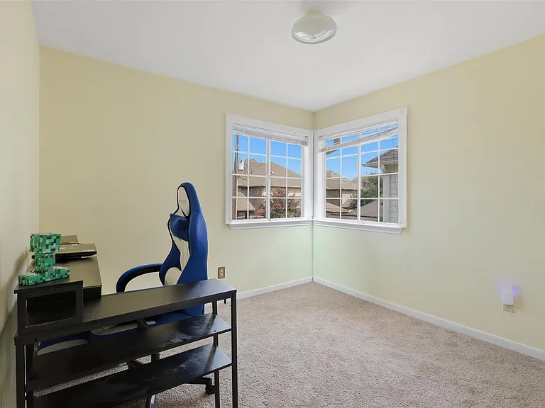 2114 Gentryside Dr — Photo 25