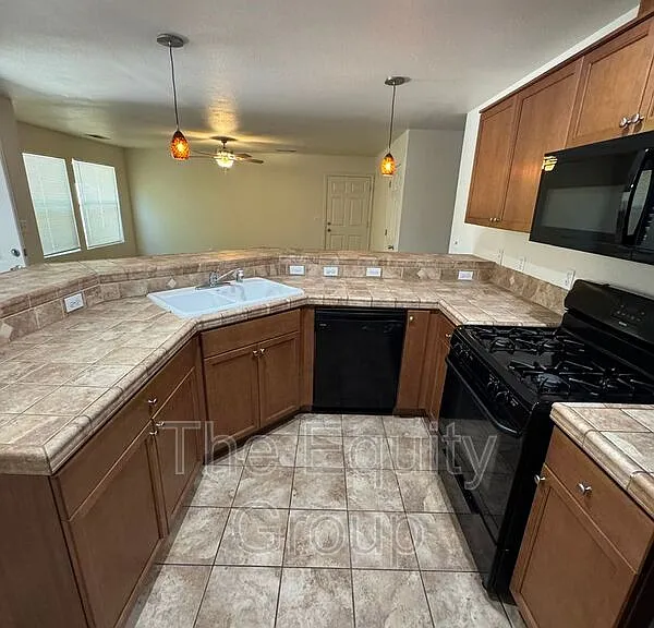 1915 Bella Oaks Dr — Photo 5