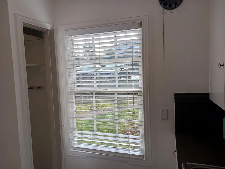 Broadmoor Manor — Photo 34