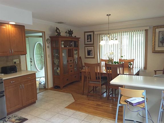 4th image of 56 Chatham Dr