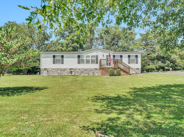 106 Courtland Dr, Vinton, VA 24179