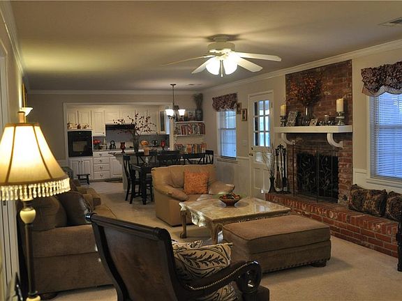3rd image of 2917 Kent Dr